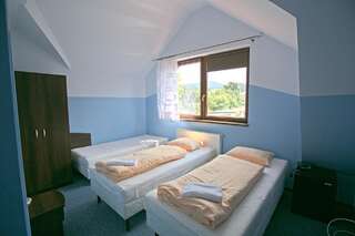 Отели типа «постель и завтрак» Pensjonat Lew Jaskiniowy Строне-Слёнске Двухместный номер с 1 кроватью или 2 отдельными кроватями и ванной комнатой-1